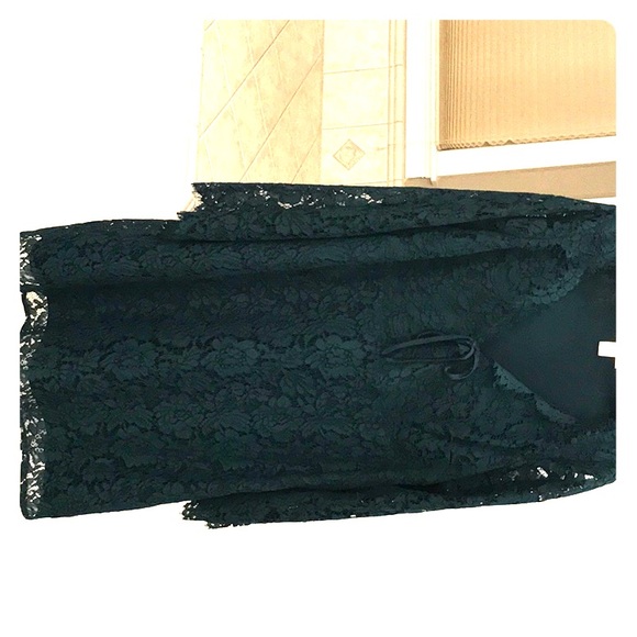 Emerald green lace bell sleeve maternity dress - Picture 3 of 4